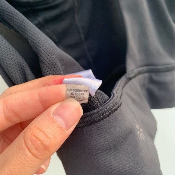 Athleta Size M Black Cut Out Back Sports Bra Workout Athletic - Picture 6 of 6